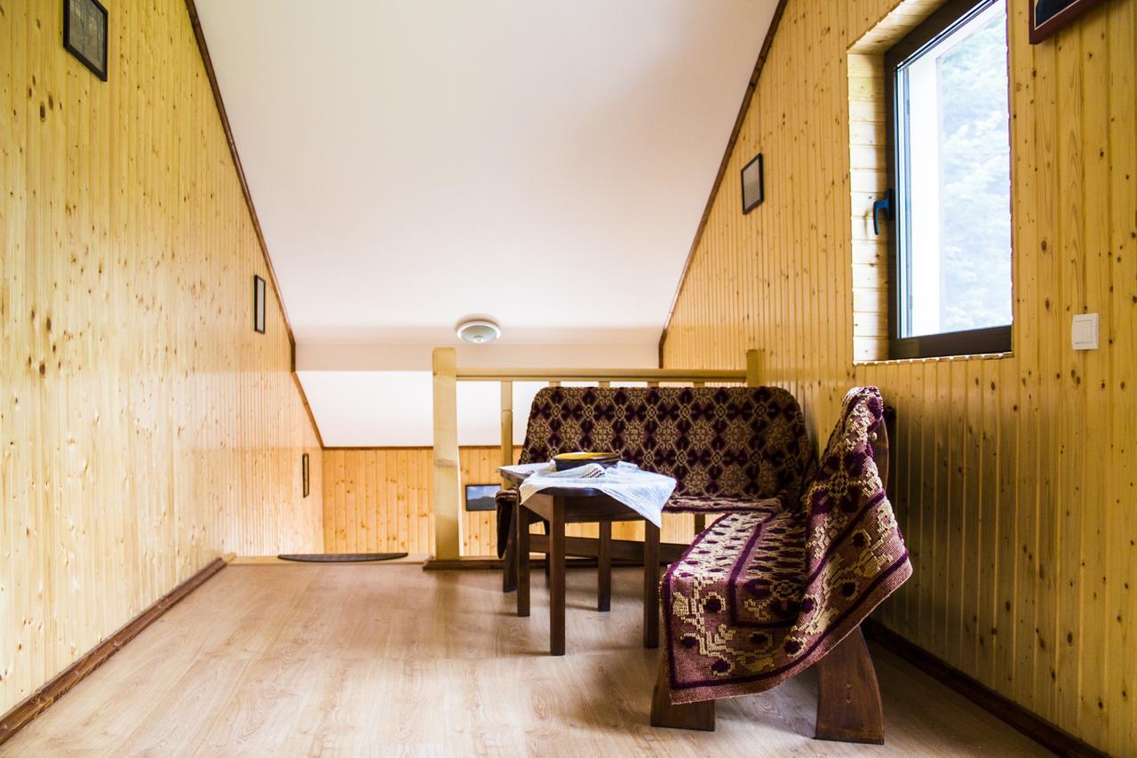 Villa Cabana Barlogul Lupilor Berevoesti Exterior foto