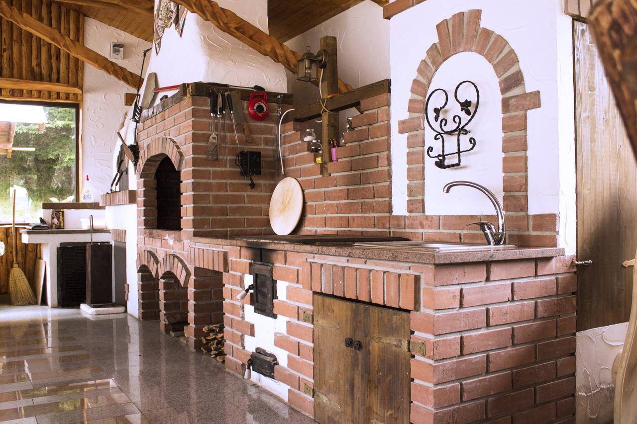 Villa Cabana Barlogul Lupilor Berevoesti Exterior foto