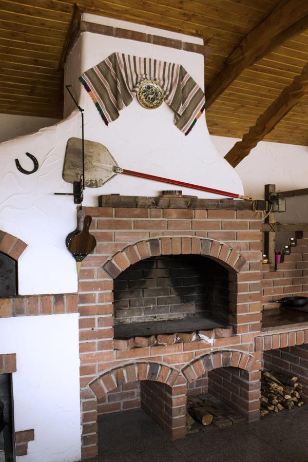 Villa Cabana Barlogul Lupilor Berevoesti Exterior foto